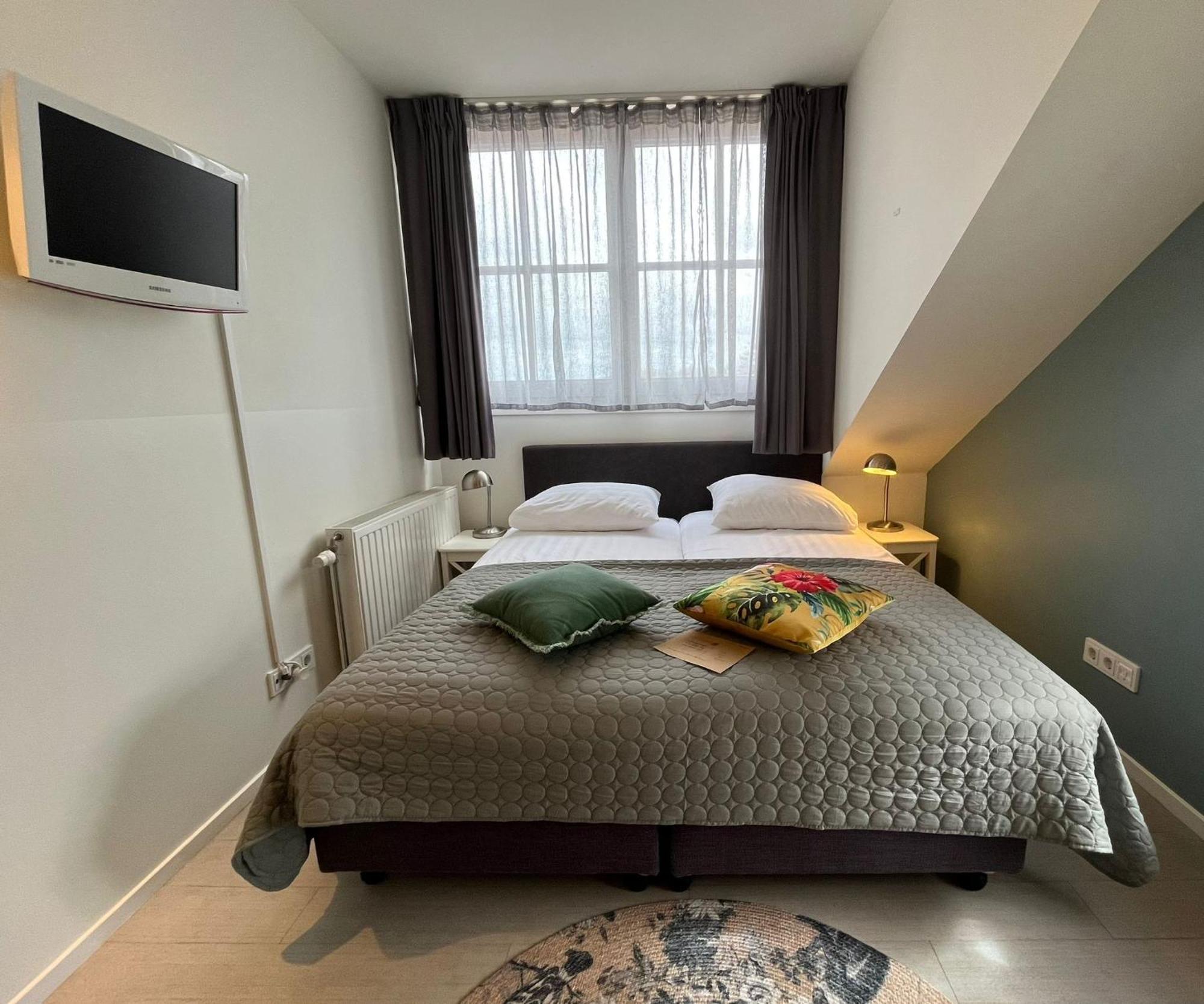 Bed & Brasserie Het Kosthuys Sint-Maartensdijk Exteriör bild